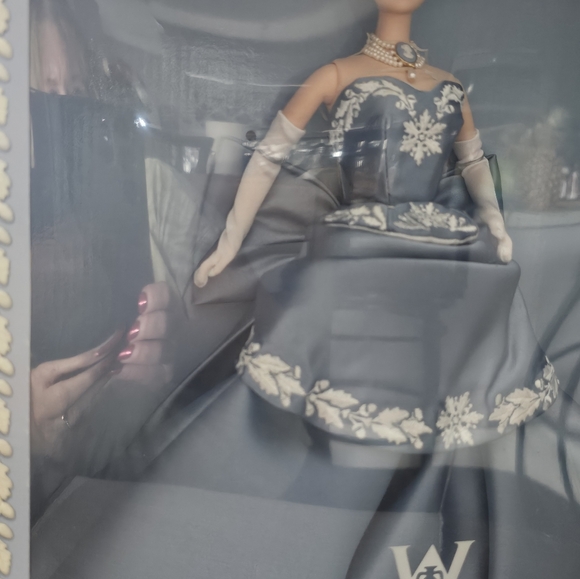 WEDGWOOD Barbie Limited Edition1999 Mattel Blue dress Barbie - Picture 2 of 4